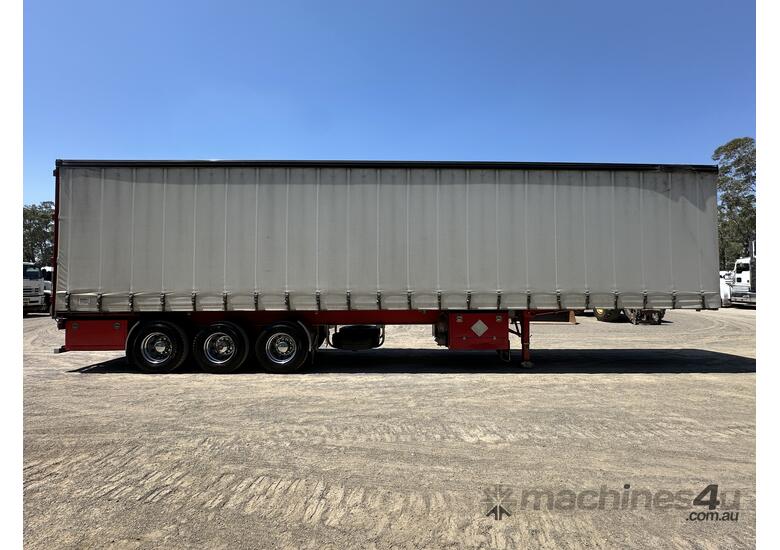 2009 Maxitrans ST3 Tri-Axle CurtainSider