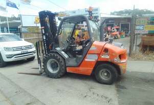MSI-30 t , 3 stage 4.7mtr , side shift , Kubota turbo , 2wd , 3 lever hyd , 2013 model ,