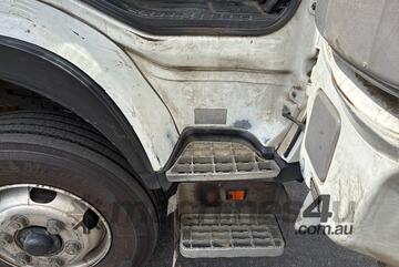 2015 Nissan UD MKB8E Curtainsider