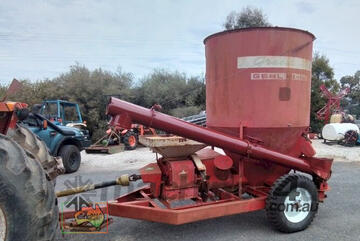 (11094) Grasslands/Gehl Roller Mill Mixer (Carisbrook, VIC)