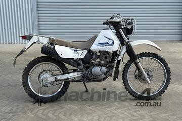 Suzuki 2011   DR 200 MOTORBIKE