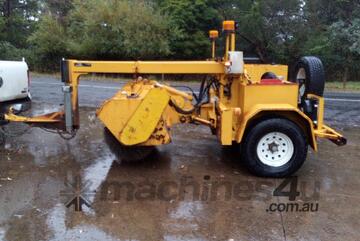 Sewell TB2000ESS side shift , 4cyl Kubota , remote , 2011 model , 90% broom ,