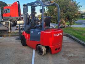Hire 2005 nichiyu Excellent Condition Nichiyu Forklift 4 Wheel Counter ...