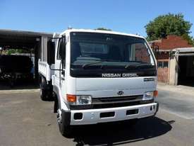 2005 NISSAN UD 175T FOR SALE - picture0' - Click to enlarge