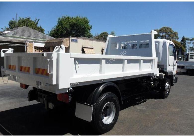 caption 2005 NISSAN UD 175T FOR SALE
