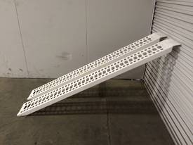 UNUSED STEEL RAMPS 2.3M LONG SUIT DINGO WHEELED OR TRACK D646 - picture0' - Click to enlarge