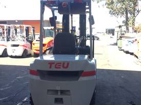 TEU Forklift Diesel 3.5T 4.5m Lift Container Mast - picture1' - Click to enlarge