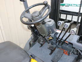 TCM FHG30N5 3000kg  LPG Forklift  - picture1' - Click to enlarge