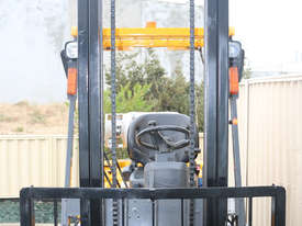 TCM FHG30N5 3000kg  LPG Forklift  - picture2' - Click to enlarge