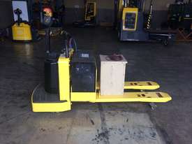 Yale MPE060-F battery electric pallet truck - picture0' - Click to enlarge