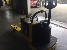 Yale MPE060-F battery electric pallet truck - picture1' - Click to enlarge