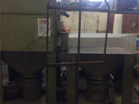 Dee Vokes Metal Dust extraction unit - picture2' - Click to enlarge