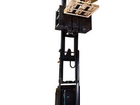 Caterpillar 1 Tonne Order Picker - picture0' - Click to enlarge