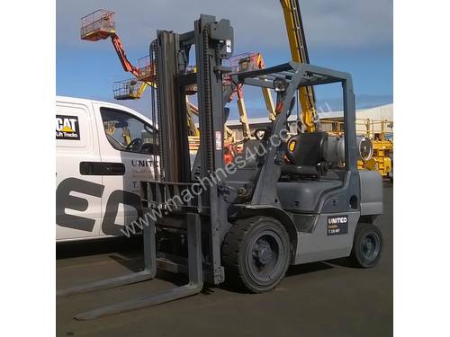 Nissan 3 Tonne Used LPG Forklift with Side Shift Attachment