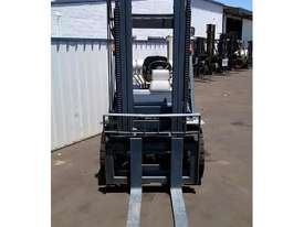 Nissan 3 Tonne Used LPG Forklift with Side Shift Attachment - picture2' - Click to enlarge
