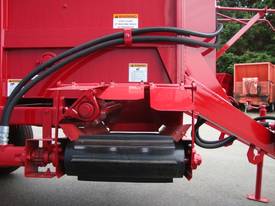 ME550 side delivery compost/manure Spreader - picture0' - Click to enlarge