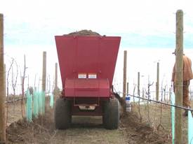 ME550 side delivery compost/manure Spreader - picture1' - Click to enlarge