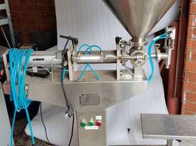 Pneumatic Filler Horizontal 50 to 500 ml Capacity - picture2' - Click to enlarge