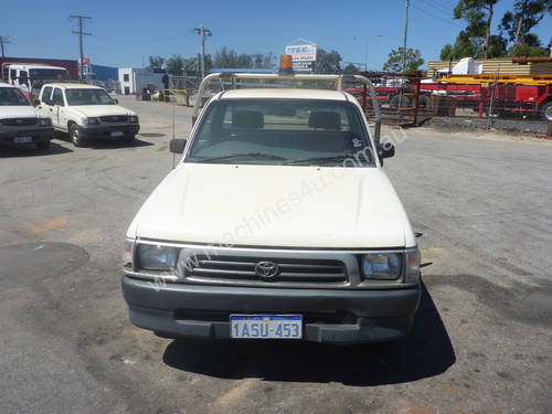 2000 Toyota Hilux 4x2 Tray Top Utility - In Auction