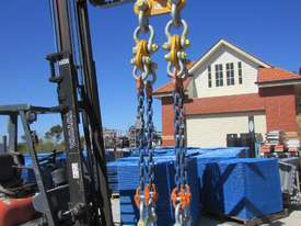 LIFTING SHACKLES / CHAINS - picture0' - Click to enlarge