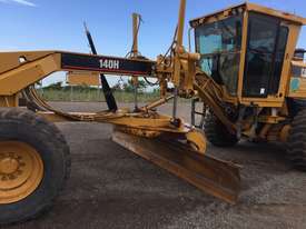 Caterpillar Grader 140H - picture0' - Click to enlarge