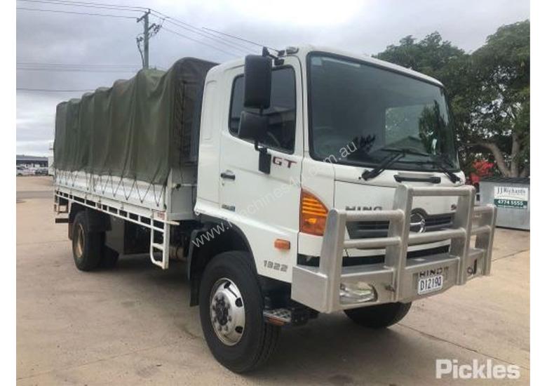 caption 2012 Hino 500 1322 GT8J