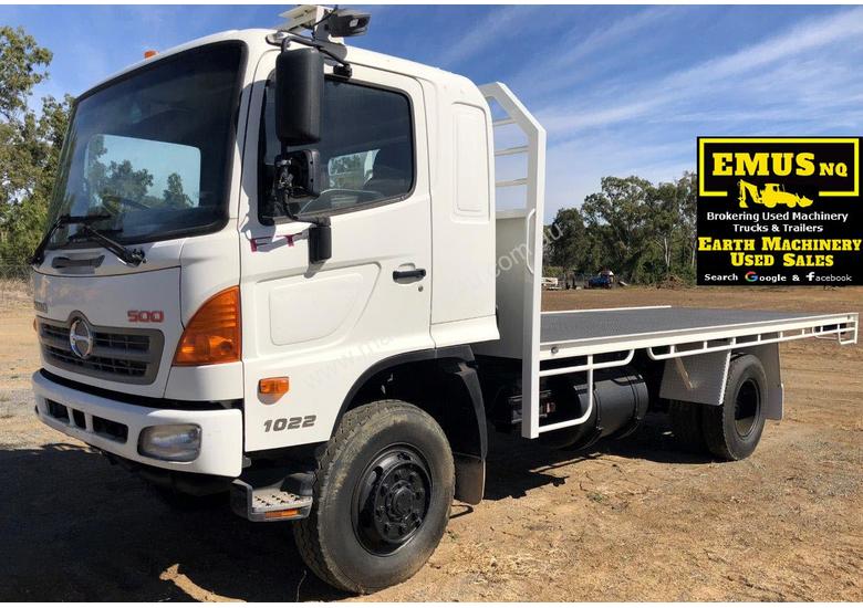 caption 2010 Hino Flat Top Tray Truck, bit over 100k km’s. TS464