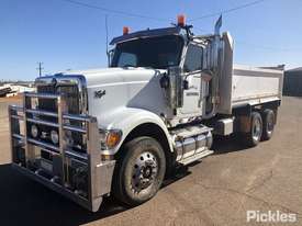 2010 International Eagle 9900i - picture2' - Click to enlarge