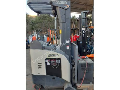 CROWN Electric Reach Truck 06 model 1.6 Ton 5.3M Lift 5000 plus GST