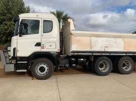 Six wheel tipper - picture0' - Click to enlarge