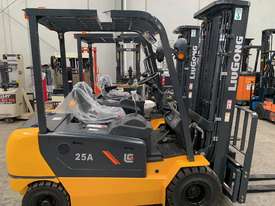 2.5t Electric Liugong  - picture0' - Click to enlarge