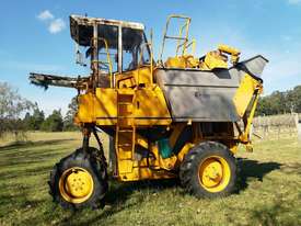 Grape-harvester - picture0' - Click to enlarge