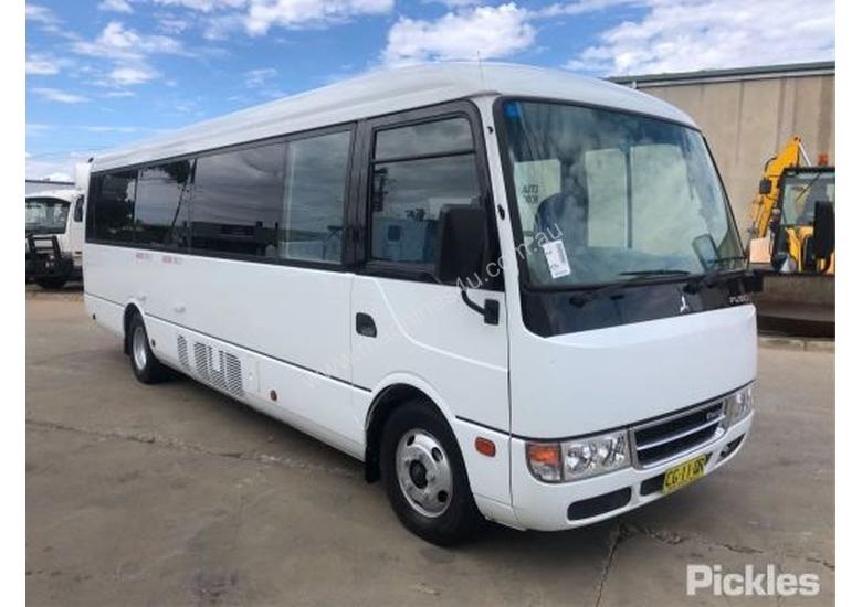 caption 2015 Mitsubishi Fuso Rosa BE600 Deluxe