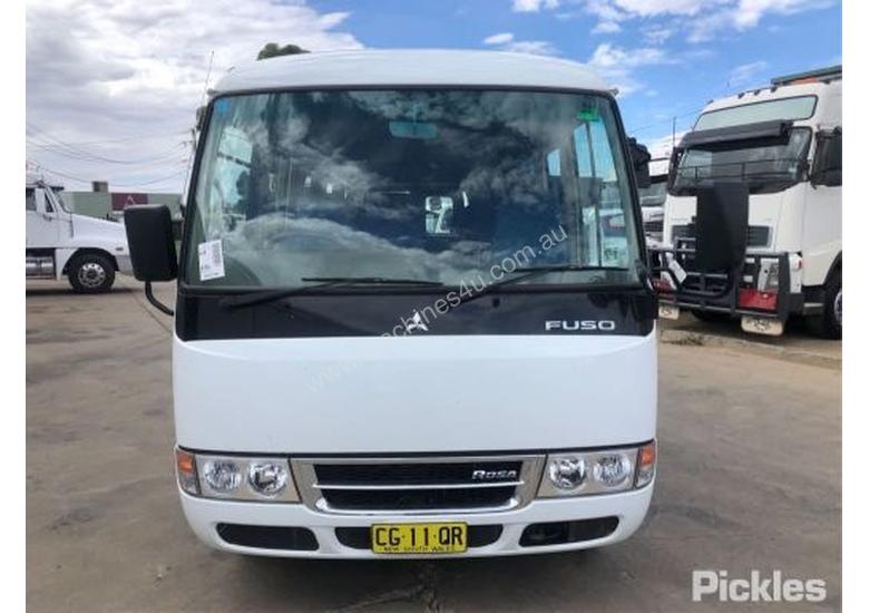 caption 2015 Mitsubishi Fuso Rosa BE600 Deluxe