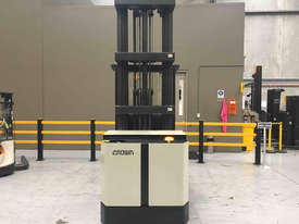 Crown  Stock Picker Forklift - picture0' - Click to enlarge
