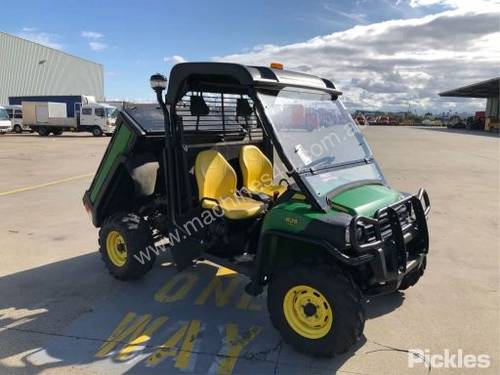 John Deere Gator 825i