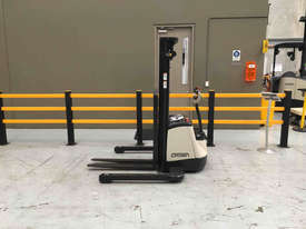 Crown SX3000 Walk Behind Forklift - picture0' - Click to enlarge