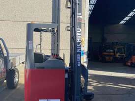 High reach truck - picture0' - Click to enlarge