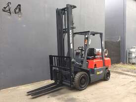Nissan PJ02A25U 2.5 Ton Clear View Mast Counterbalance Forklift  - picture2' - Click to enlarge