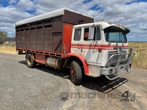 1983 International ACCO 1730C cattle truck