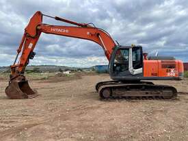 HITACHI ZX240-3 - picture0' - Click to enlarge