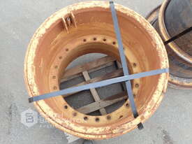 2 X CATERPILLAR D400E SER-I RIM ASSEMBLY - picture1' - Click to enlarge