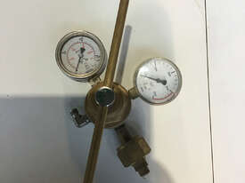 Harris Single Stage Cylinder Regulator Model 987 - picture0' - Click to enlarge