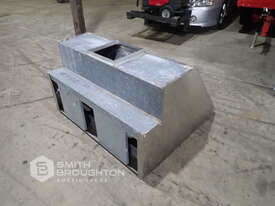 STAINLESS STEEL RANGE HOOD - picture1' - Click to enlarge