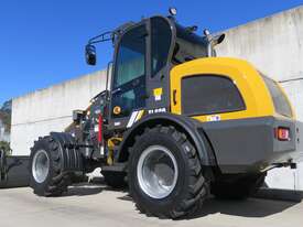 HYLOAD TELESCOPIC WHEEL LOADER  - picture1' - Click to enlarge
