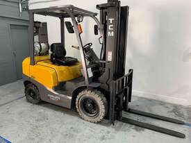 TCM 2.5 ton LPG Forklift  - picture0' - Click to enlarge