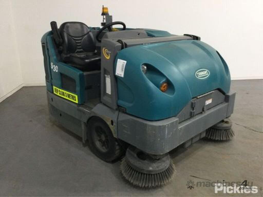 Used tennant S30 Ride On Sweeper Scrubber in , Listed on Machines4u