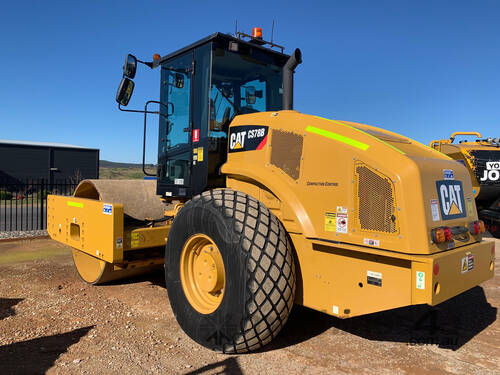 2018 Caterpillar CS78B Roller 