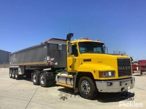 2006 Mack Fleetliner