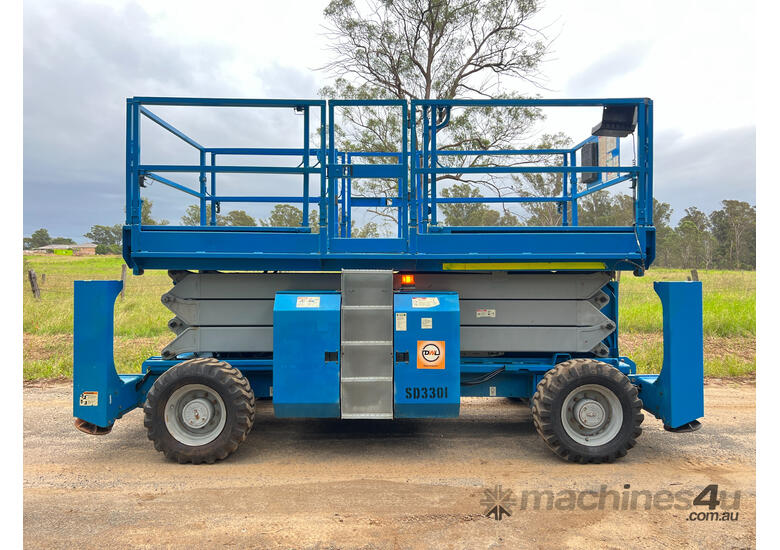 Used 2009 Genie GS3384RT Electrical Scissor Lift in , - Listed on ...